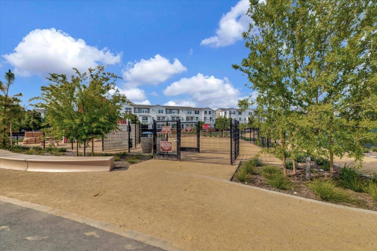 Detail Gallery Image 36 of 48 For 285 Wild Rose Way, Milpitas,  CA 95035 - 4 Beds | 3/1 Baths
