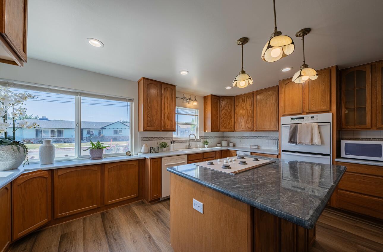 Detail Gallery Image 14 of 38 For 829 Los Palos Dr, Salinas,  CA 93901 - 3 Beds | 2 Baths
