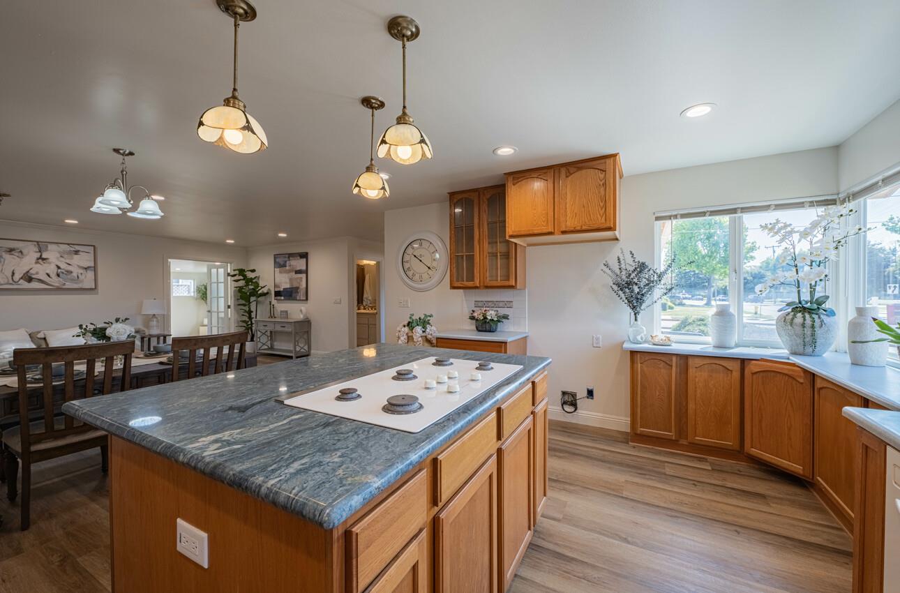 Detail Gallery Image 17 of 38 For 829 Los Palos Dr, Salinas,  CA 93901 - 3 Beds | 2 Baths