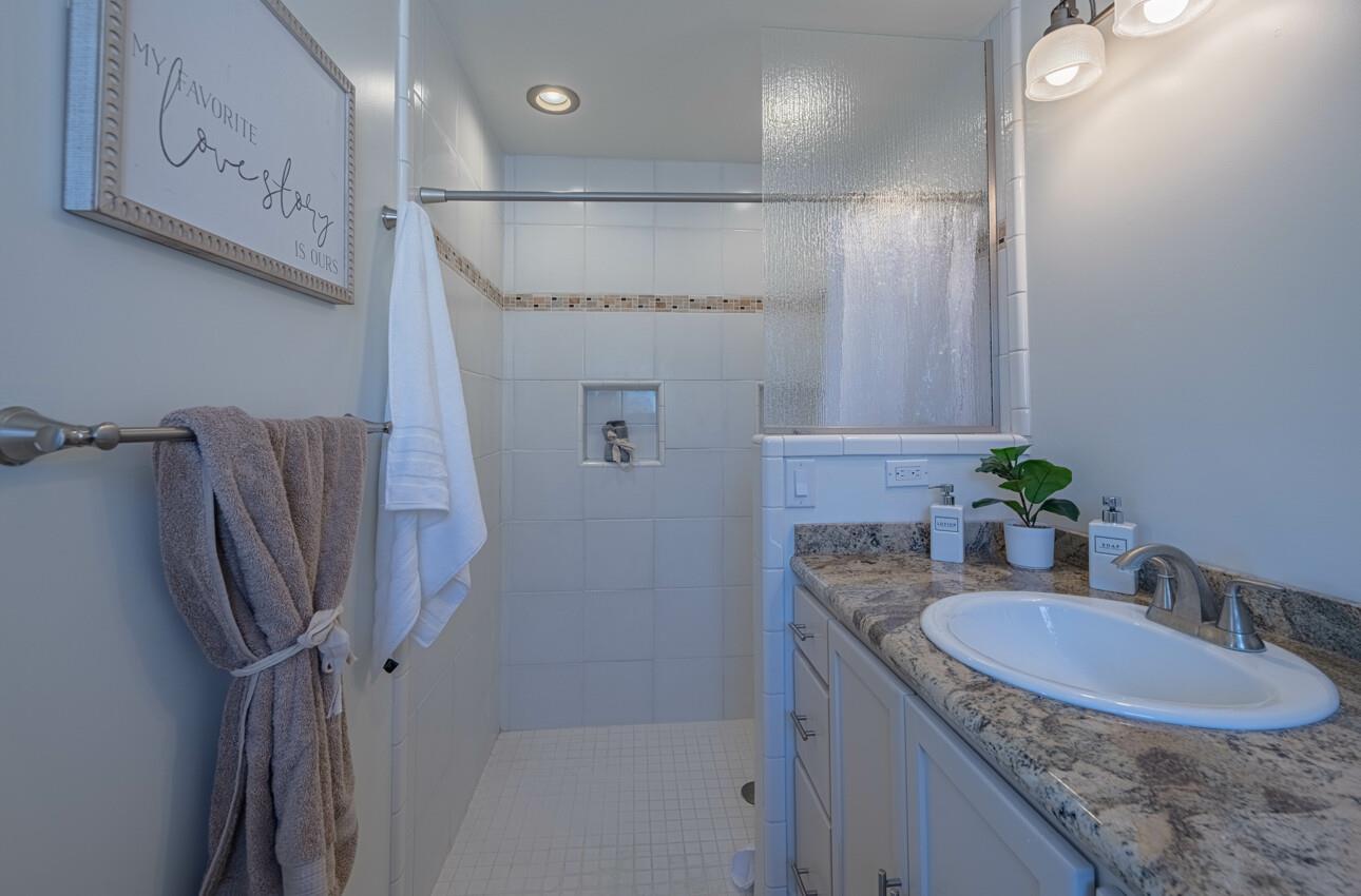 Detail Gallery Image 26 of 38 For 829 Los Palos Dr, Salinas,  CA 93901 - 3 Beds | 2 Baths