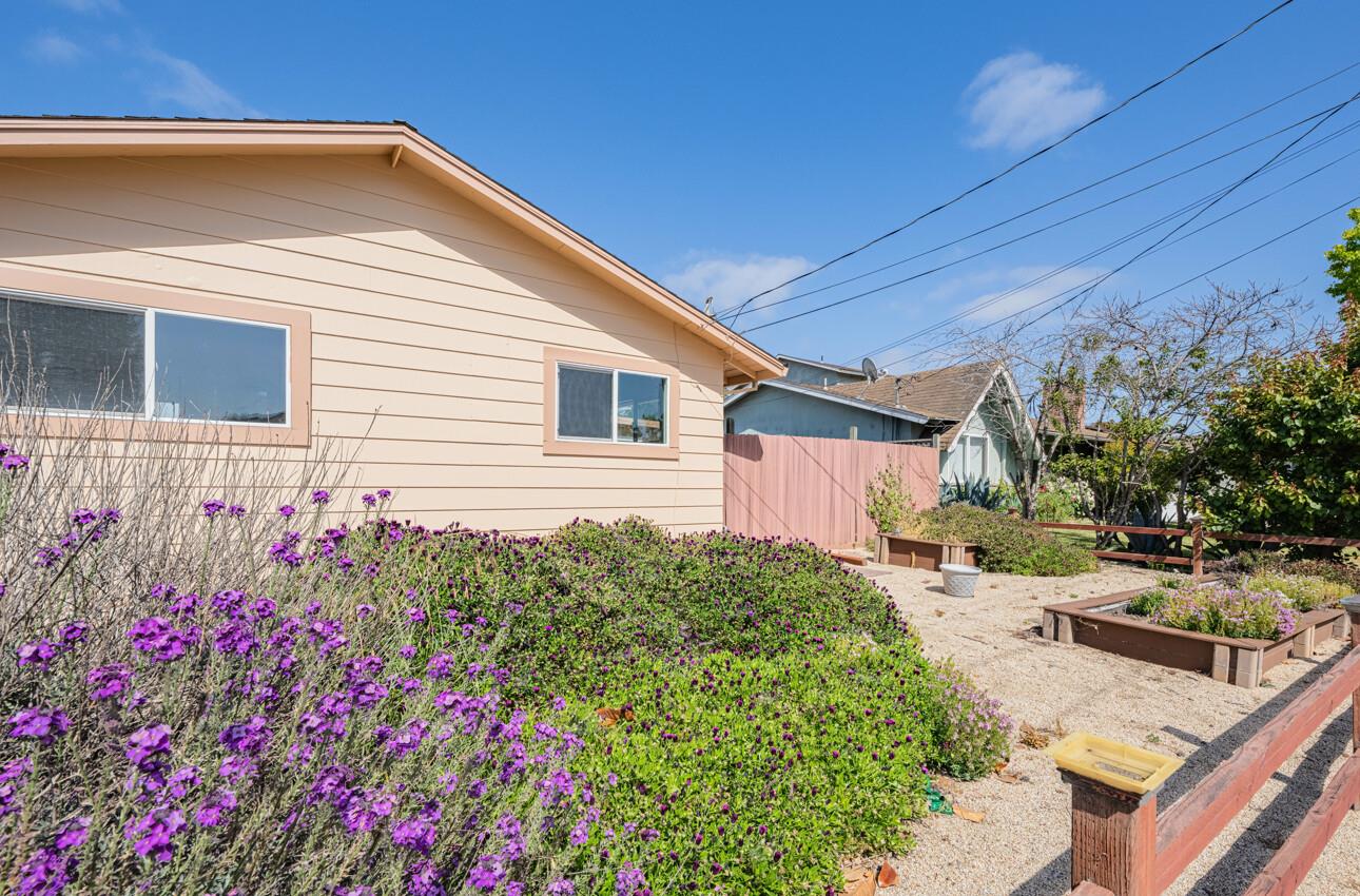 Detail Gallery Image 3 of 38 For 829 Los Palos Dr, Salinas,  CA 93901 - 3 Beds | 2 Baths