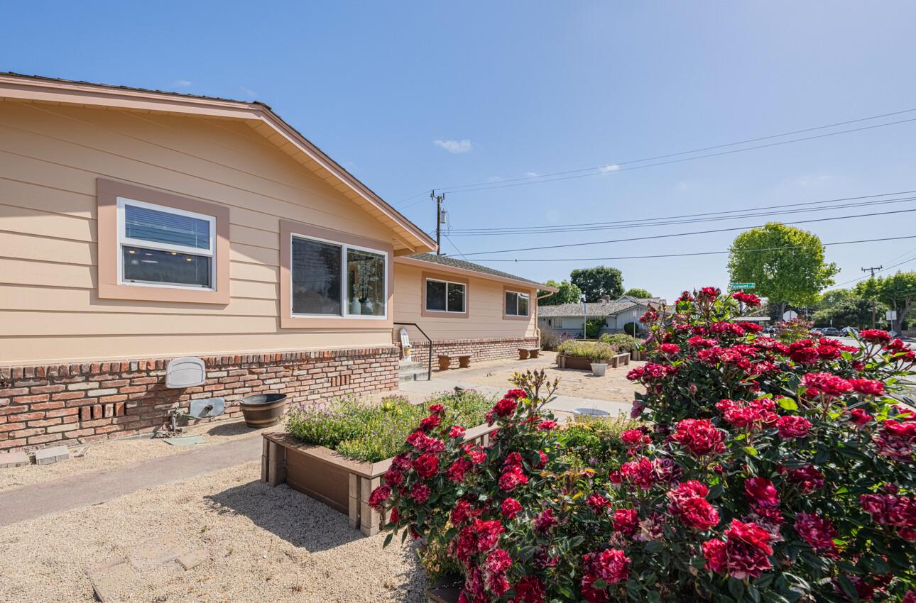 Detail Gallery Image 4 of 38 For 829 Los Palos Dr, Salinas,  CA 93901 - 3 Beds | 2 Baths