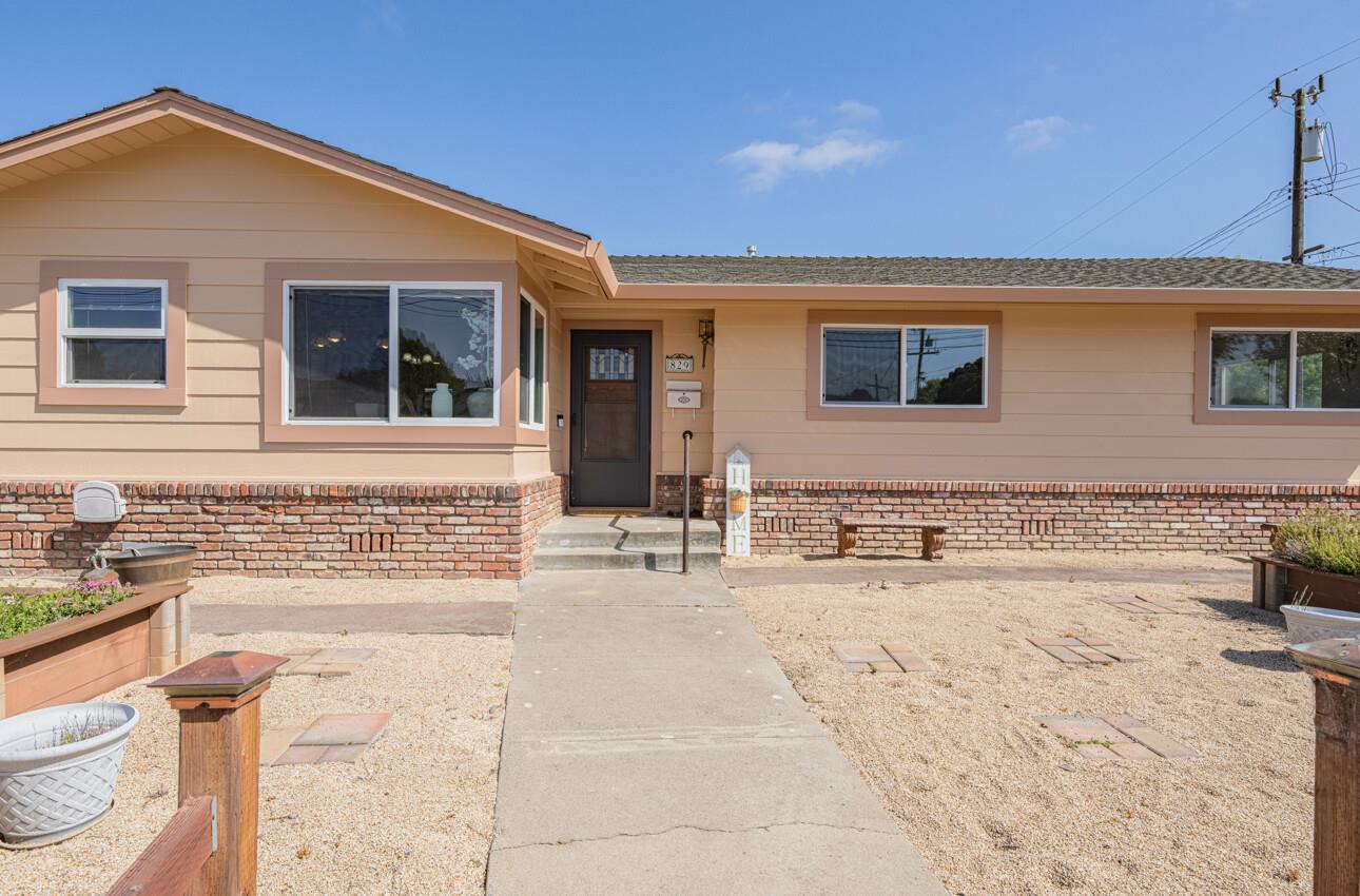 Detail Gallery Image 5 of 38 For 829 Los Palos Dr, Salinas,  CA 93901 - 3 Beds | 2 Baths