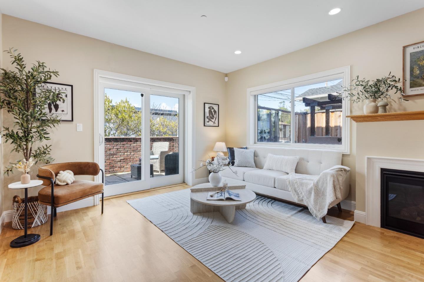 Detail Gallery Image 1 of 21 For 21 S Claremont St #1,  San Mateo,  CA 94401 - 2 Beds | 1/1 Baths