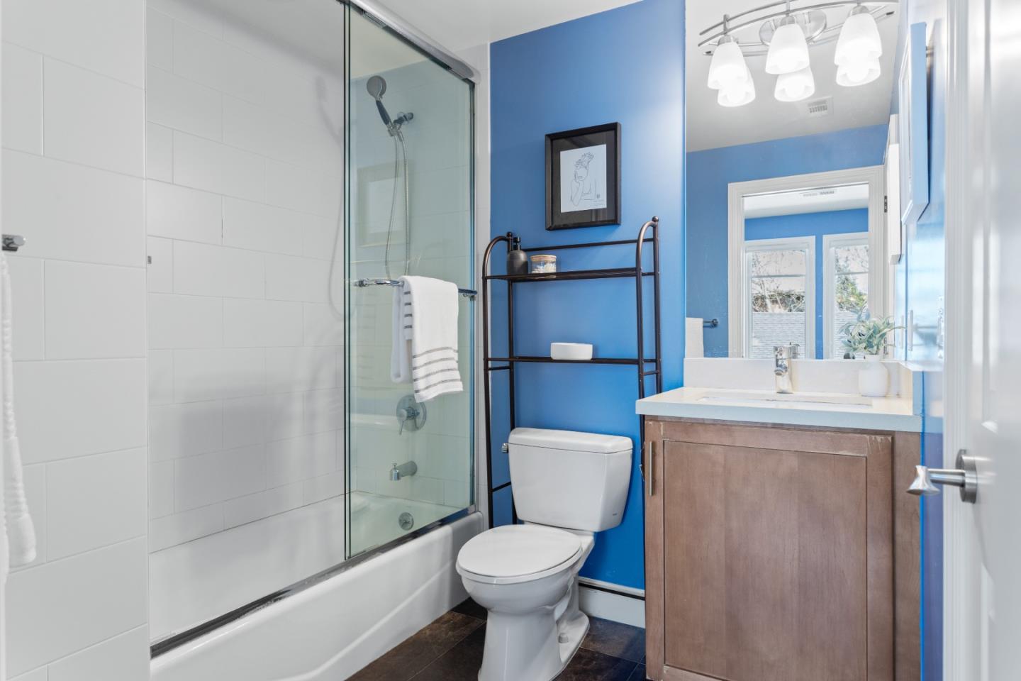 Detail Gallery Image 12 of 21 For 21 S Claremont St #1,  San Mateo,  CA 94401 - 2 Beds | 1/1 Baths