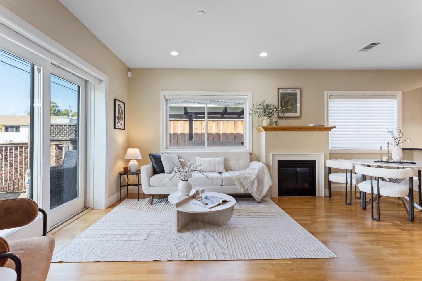 Detail Gallery Image 3 of 21 For 21 S Claremont St #1,  San Mateo,  CA 94401 - 2 Beds | 1/1 Baths