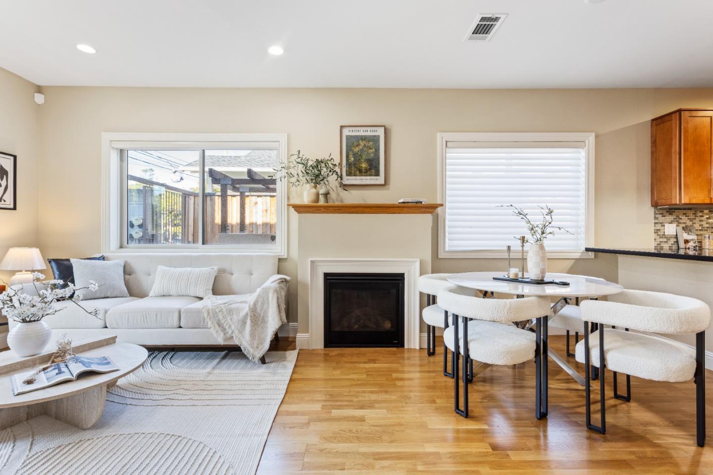Detail Gallery Image 4 of 21 For 21 S Claremont St #1,  San Mateo,  CA 94401 - 2 Beds | 1/1 Baths