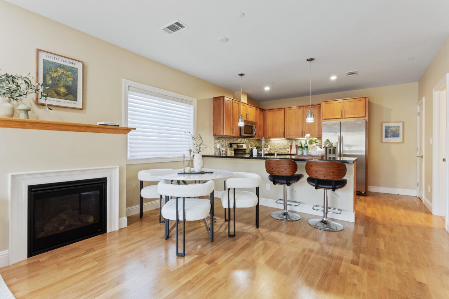 Detail Gallery Image 5 of 21 For 21 S Claremont St #1,  San Mateo,  CA 94401 - 2 Beds | 1/1 Baths