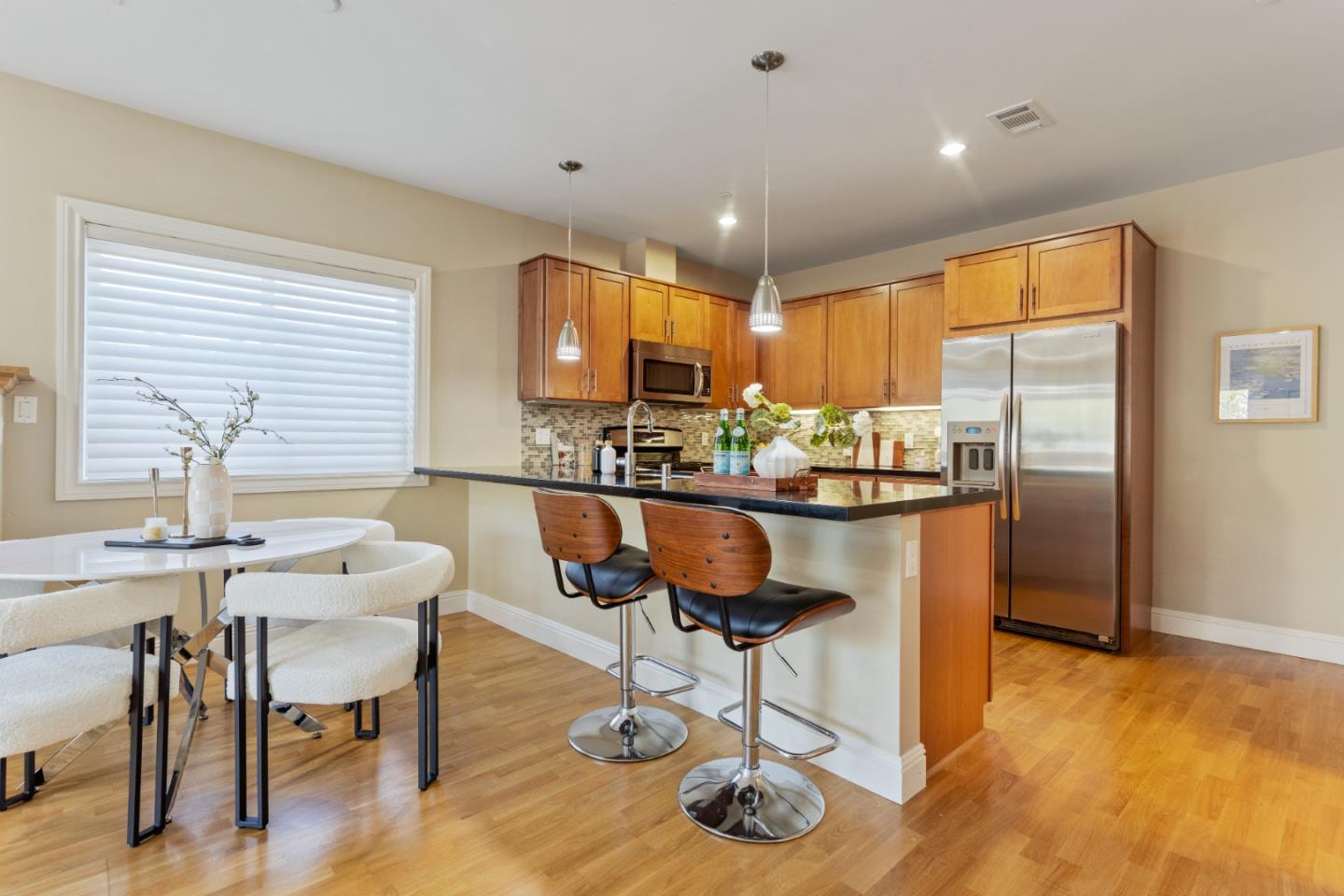 Detail Gallery Image 6 of 21 For 21 S Claremont St #1,  San Mateo,  CA 94401 - 2 Beds | 1/1 Baths