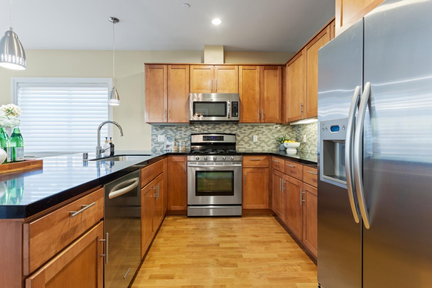 Detail Gallery Image 7 of 21 For 21 S Claremont St #1,  San Mateo,  CA 94401 - 2 Beds | 1/1 Baths