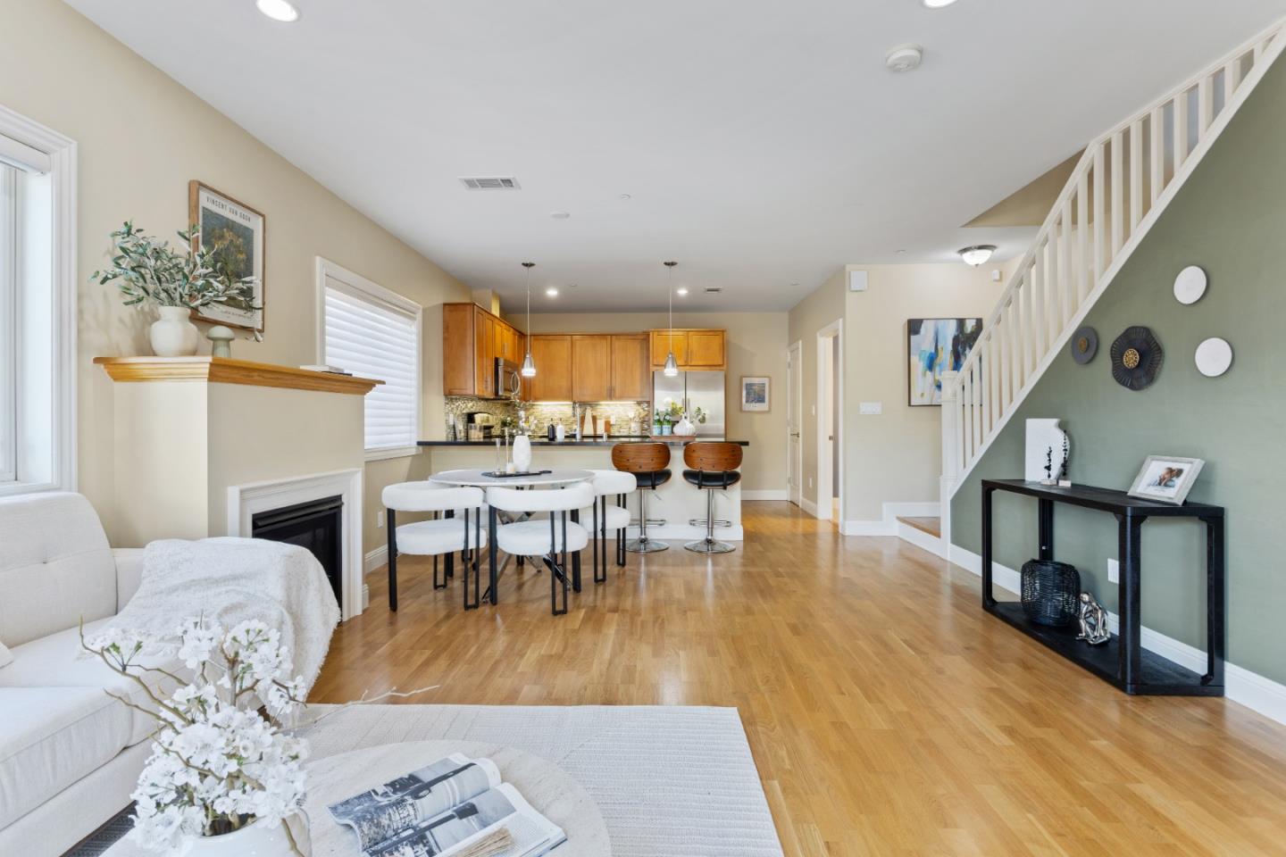 Detail Gallery Image 8 of 21 For 21 S Claremont St #1,  San Mateo,  CA 94401 - 2 Beds | 1/1 Baths