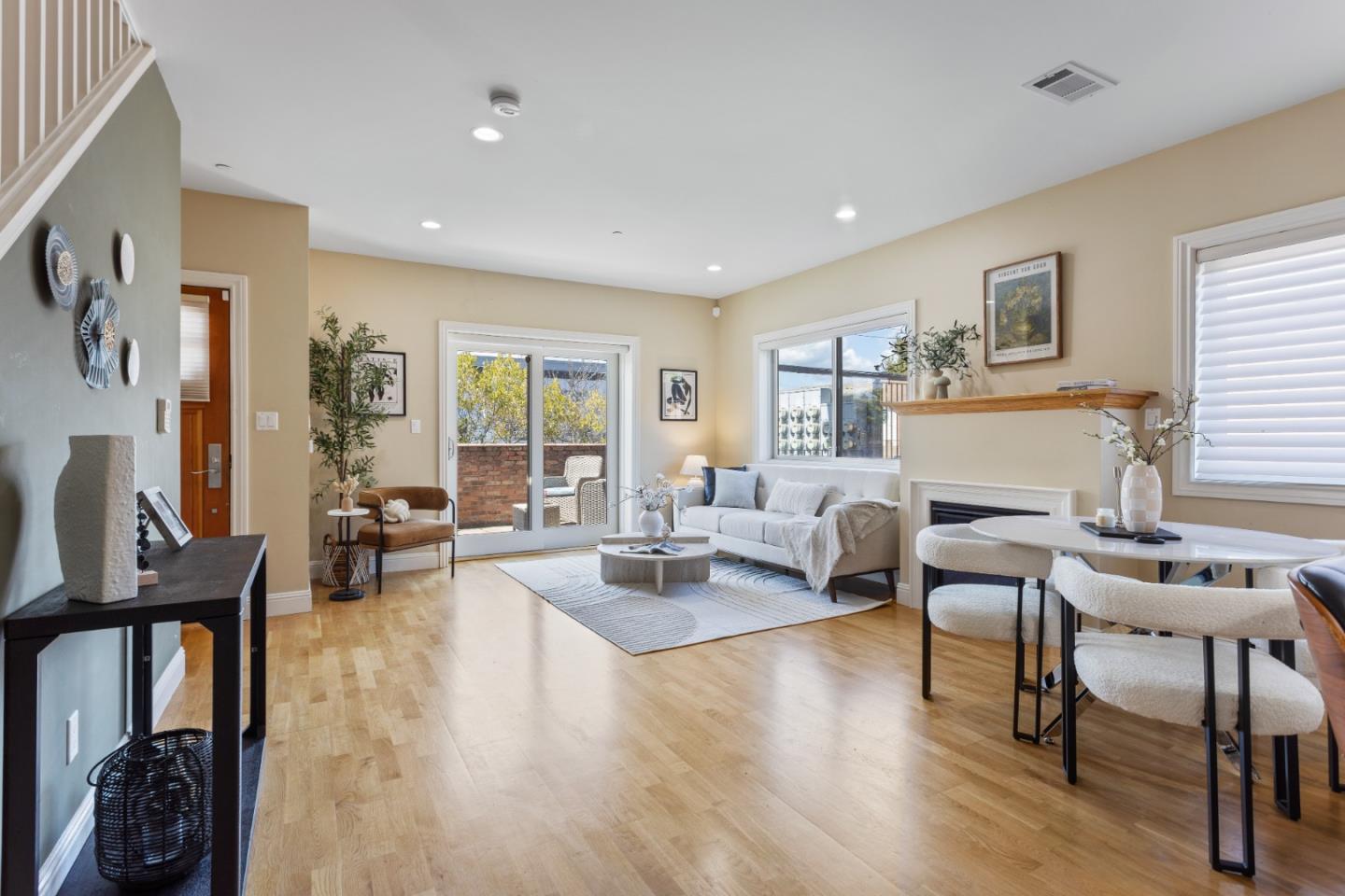 Detail Gallery Image 9 of 21 For 21 S Claremont St #1,  San Mateo,  CA 94401 - 2 Beds | 1/1 Baths