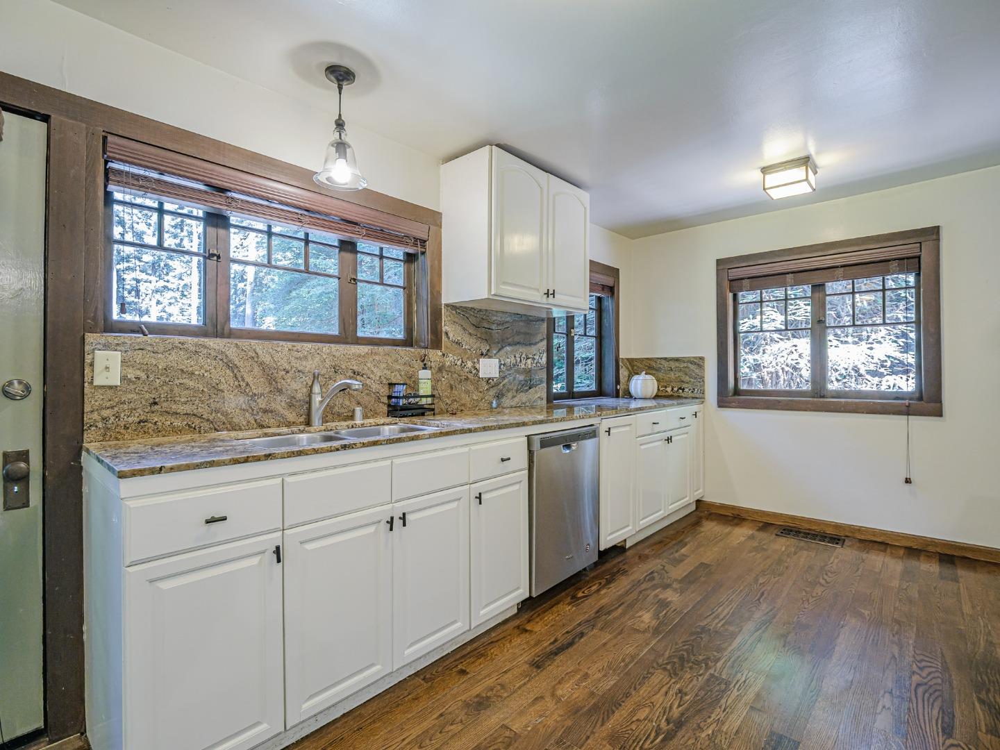 Detail Gallery Image 10 of 57 For 596 Willow Way, Felton,  CA 95018 - 4 Beds | 2 Baths