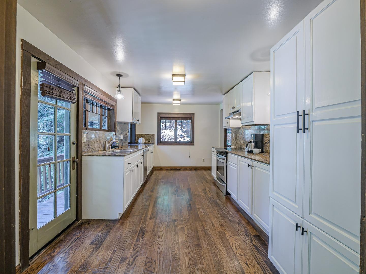 Detail Gallery Image 9 of 57 For 596 Willow Way, Felton,  CA 95018 - 4 Beds | 2 Baths