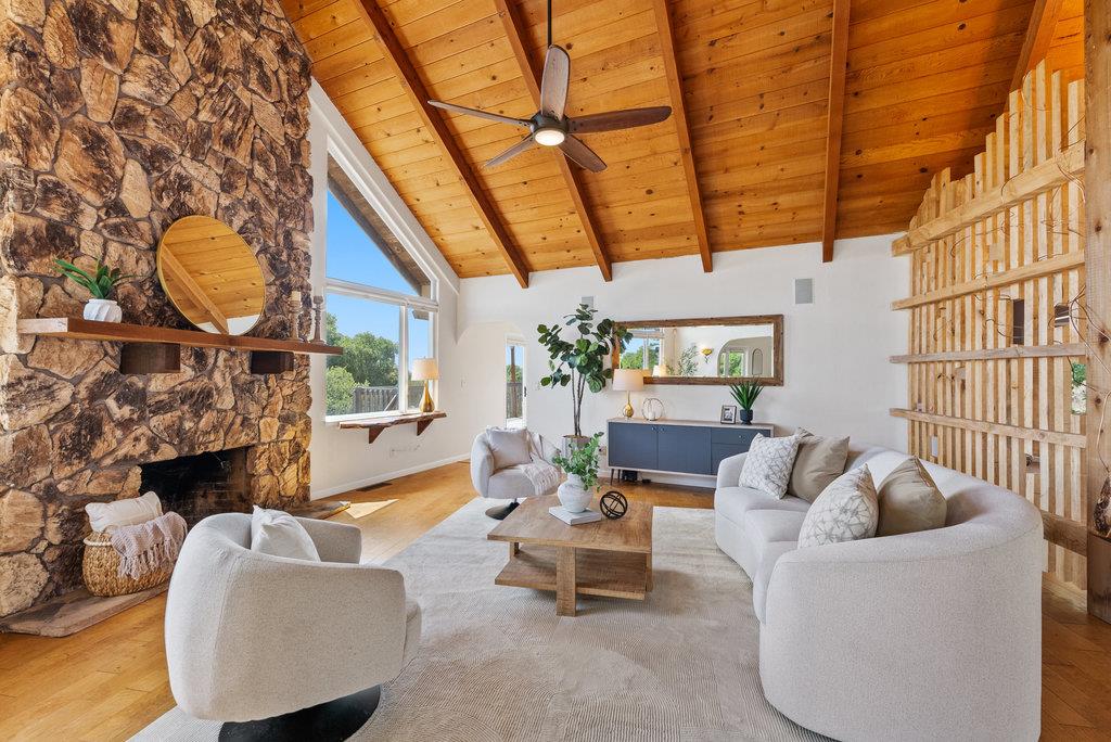 Detail Gallery Image 10 of 58 For 19250 Reavis Way, Salinas,  CA 93907 - 4 Beds | 3/1 Baths
