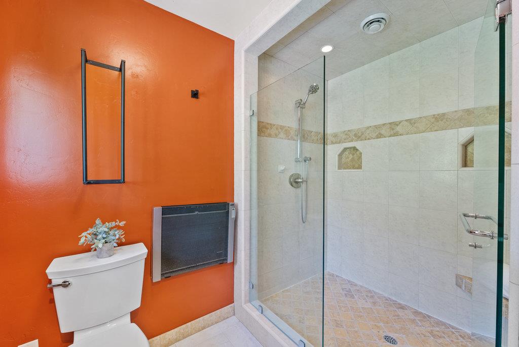 Detail Gallery Image 13 of 58 For 19250 Reavis Way, Salinas,  CA 93907 - 4 Beds | 3/1 Baths