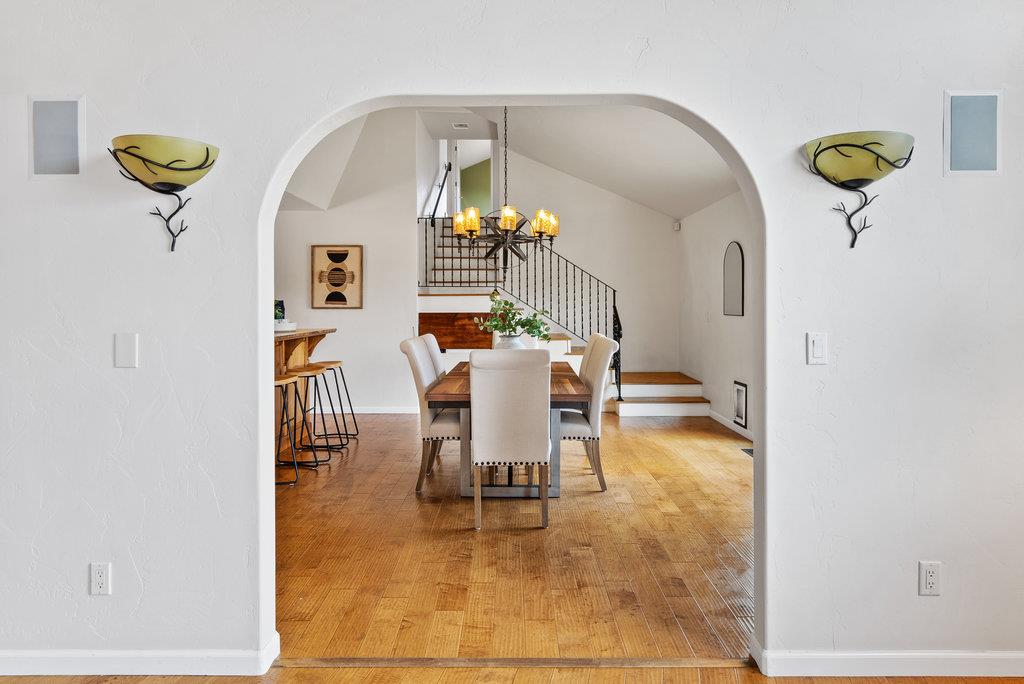 Detail Gallery Image 3 of 58 For 19250 Reavis Way, Salinas,  CA 93907 - 4 Beds | 3/1 Baths