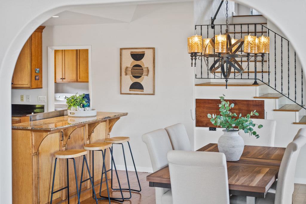Detail Gallery Image 4 of 58 For 19250 Reavis Way, Salinas,  CA 93907 - 4 Beds | 3/1 Baths