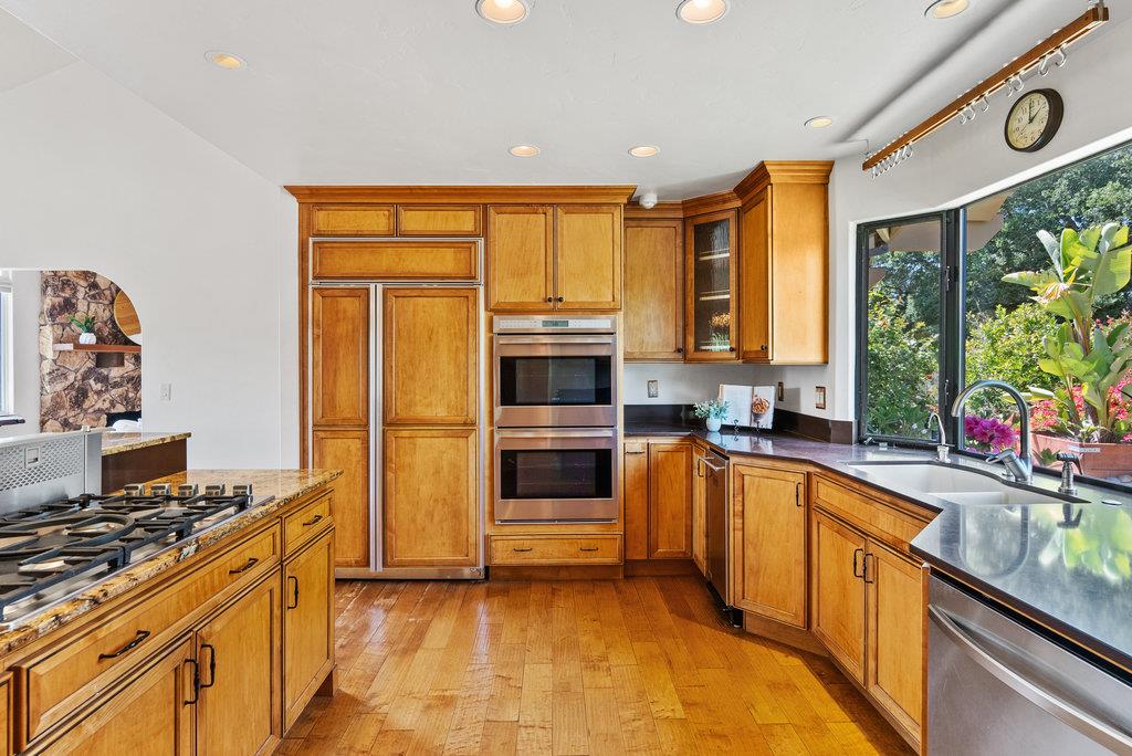 Detail Gallery Image 6 of 58 For 19250 Reavis Way, Salinas,  CA 93907 - 4 Beds | 3/1 Baths