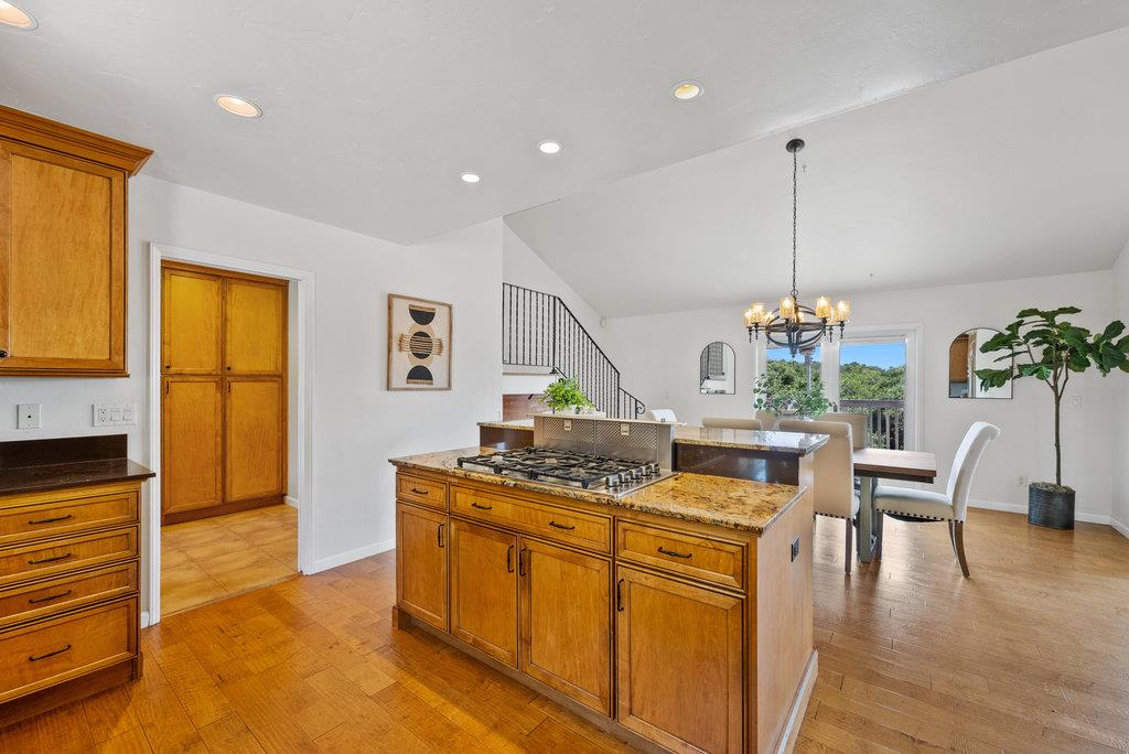 Detail Gallery Image 8 of 58 For 19250 Reavis Way, Salinas,  CA 93907 - 4 Beds | 3/1 Baths