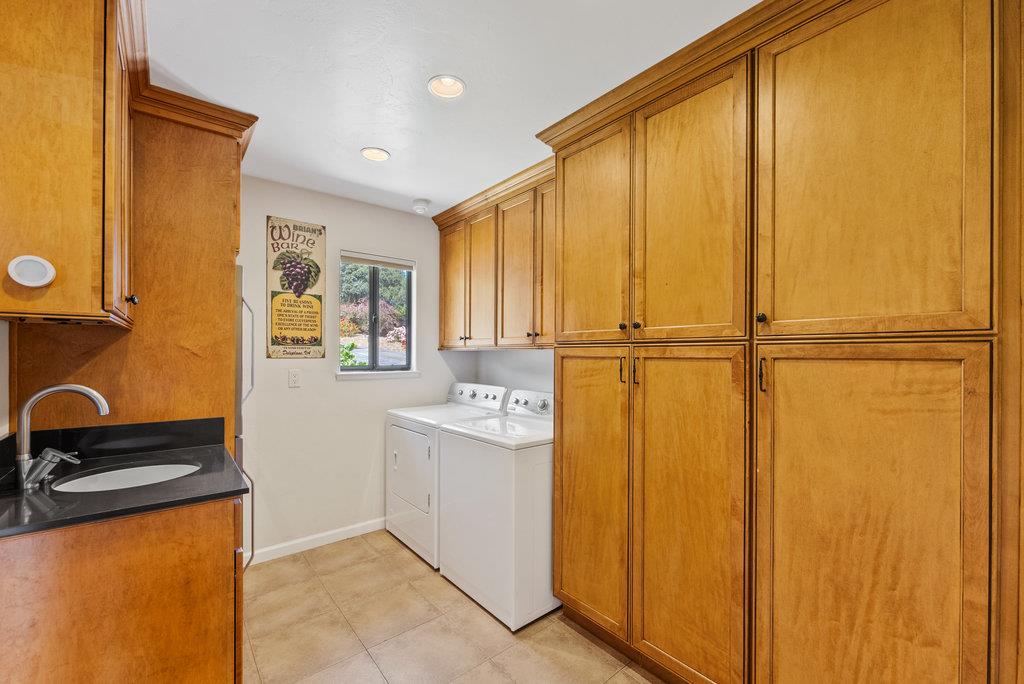 Detail Gallery Image 9 of 58 For 19250 Reavis Way, Salinas,  CA 93907 - 4 Beds | 3/1 Baths