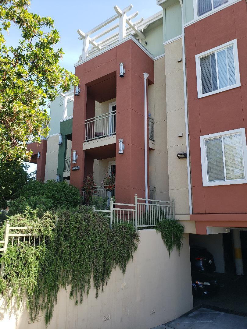 Detail Gallery Image 1 of 21 For 2330 University Ave #200,  East Palo Alto,  CA 94303 - 2 Beds | 2 Baths