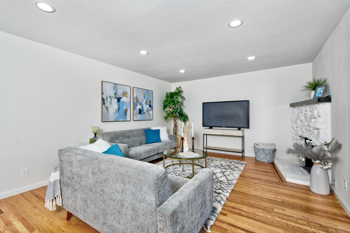 Detail Gallery Image 12 of 27 For 1431 Sierra Creek Way, San Jose,  CA 95132 - 4 Beds | 2 Baths