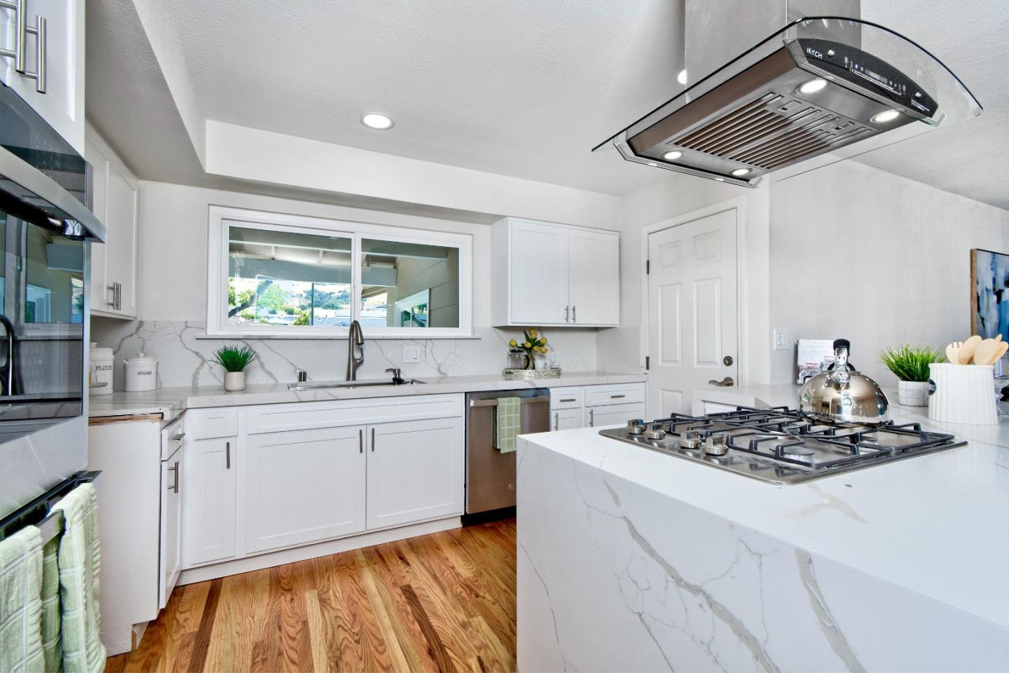 Detail Gallery Image 8 of 27 For 1431 Sierra Creek Way, San Jose,  CA 95132 - 4 Beds | 2 Baths