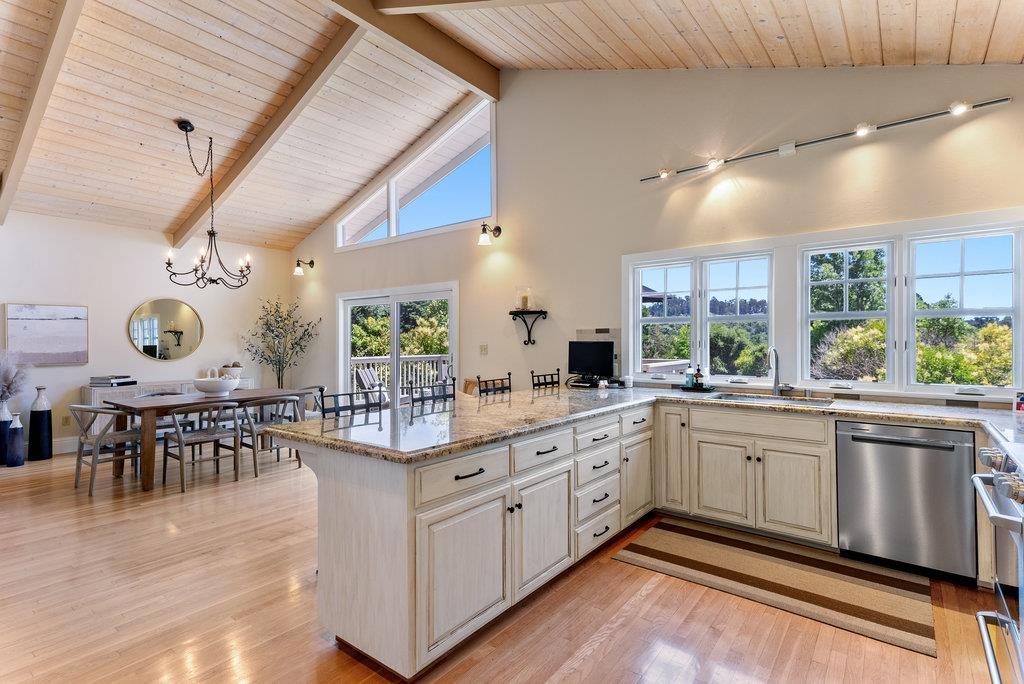 Detail Gallery Image 7 of 54 For 455 Calle Del Sol, Aptos,  CA 95003 - 4 Beds | 3/2 Baths