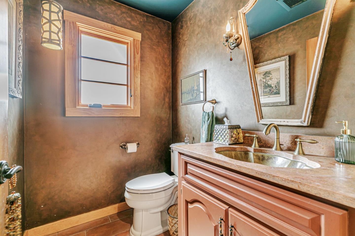 Detail Gallery Image 10 of 37 For 15393 via Caballero, Monte Sereno,  CA 95030 - 5 Beds | 4/1 Baths