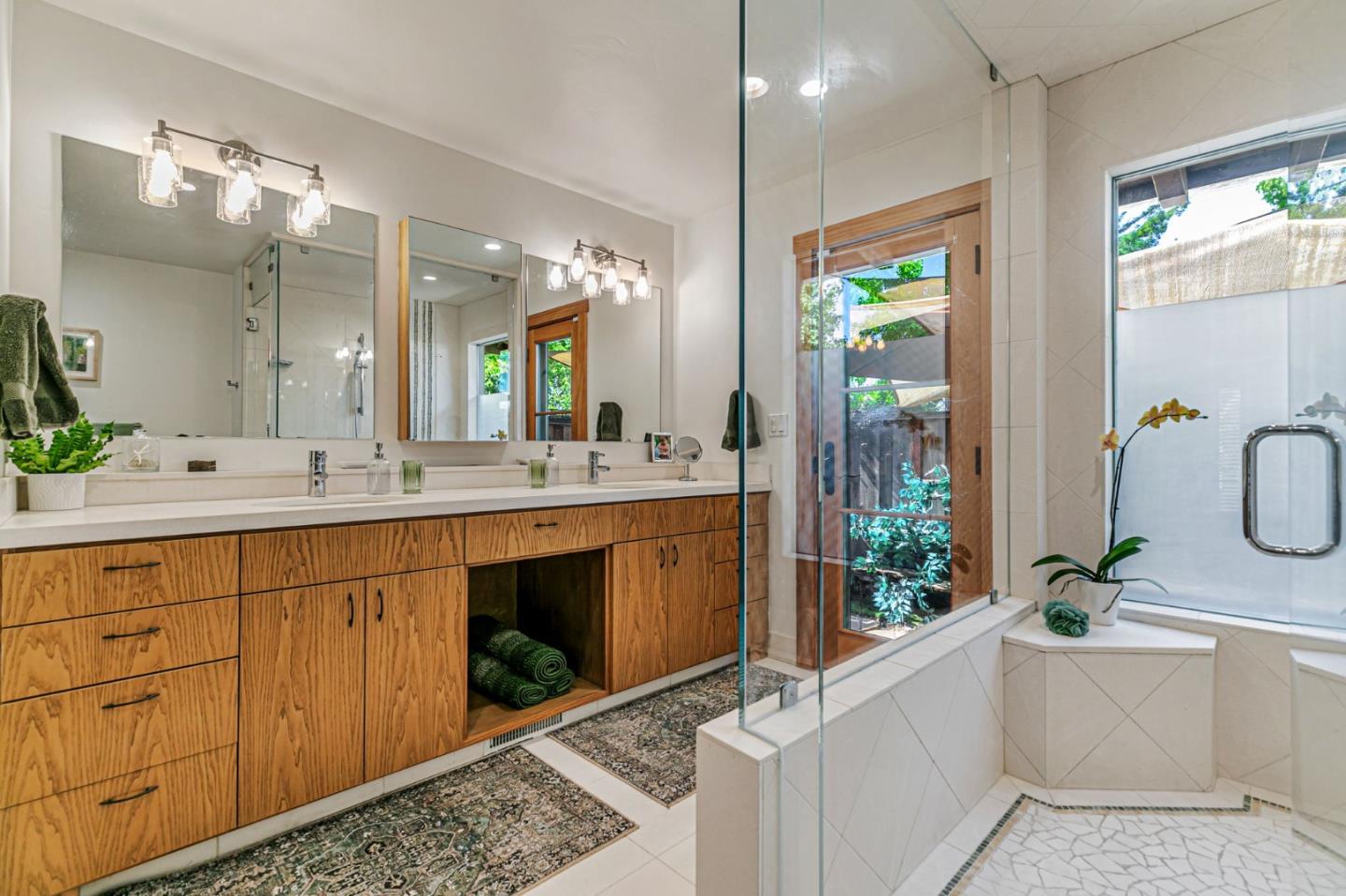 Detail Gallery Image 13 of 37 For 15393 via Caballero, Monte Sereno,  CA 95030 - 5 Beds | 4/1 Baths