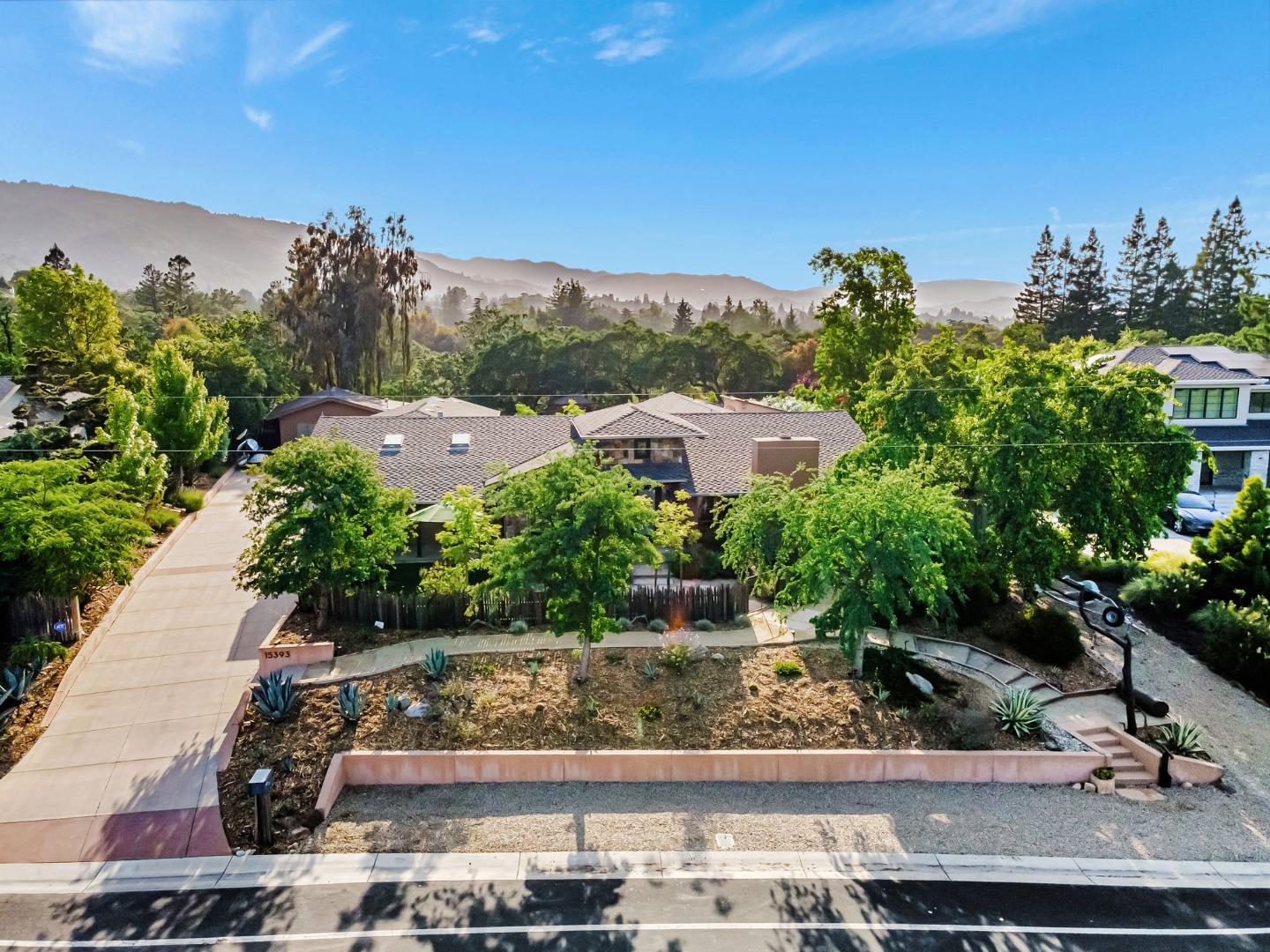 Detail Gallery Image 2 of 37 For 15393 via Caballero, Monte Sereno,  CA 95030 - 5 Beds | 4/1 Baths