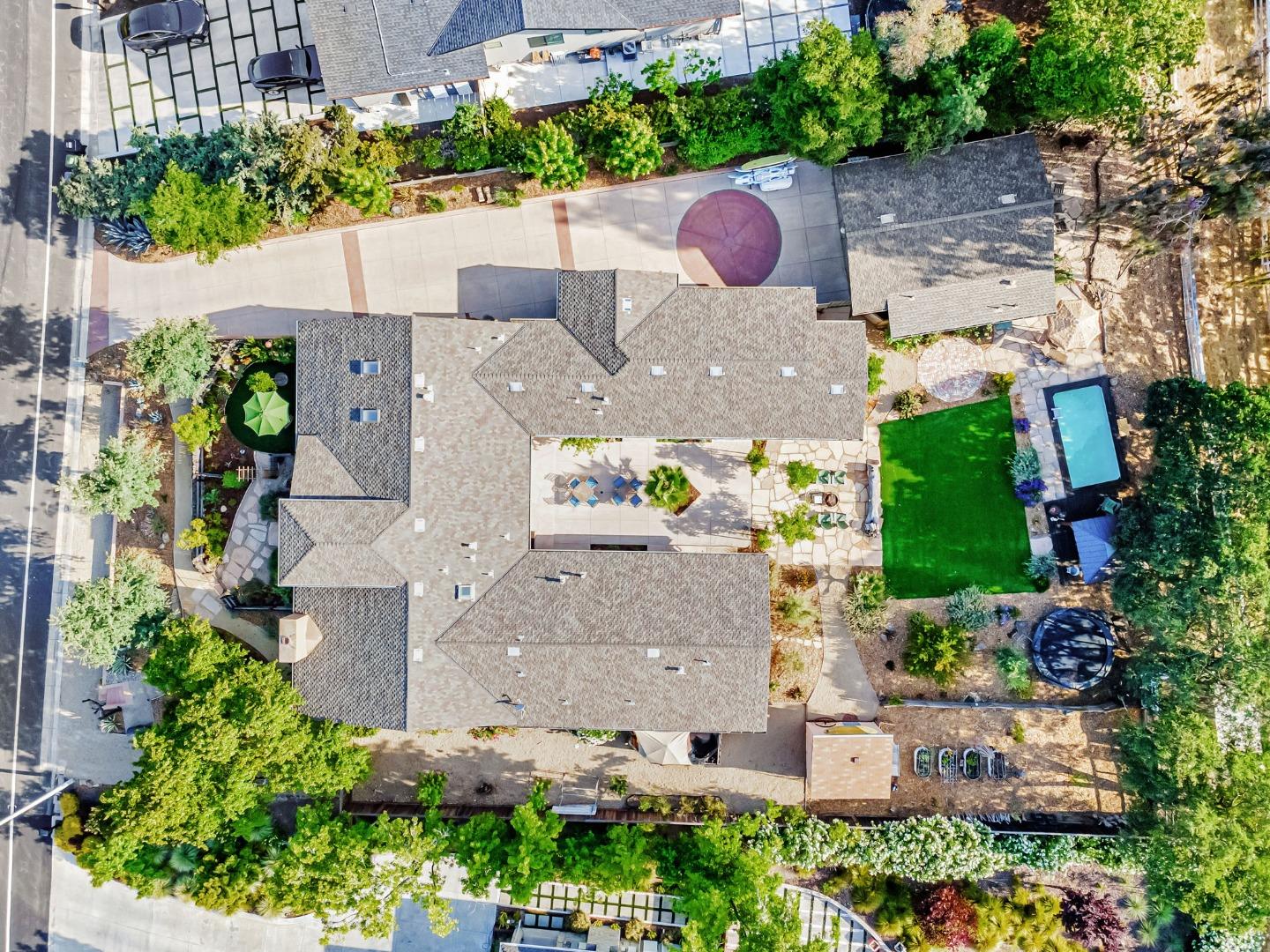 Detail Gallery Image 33 of 37 For 15393 via Caballero, Monte Sereno,  CA 95030 - 5 Beds | 4/1 Baths