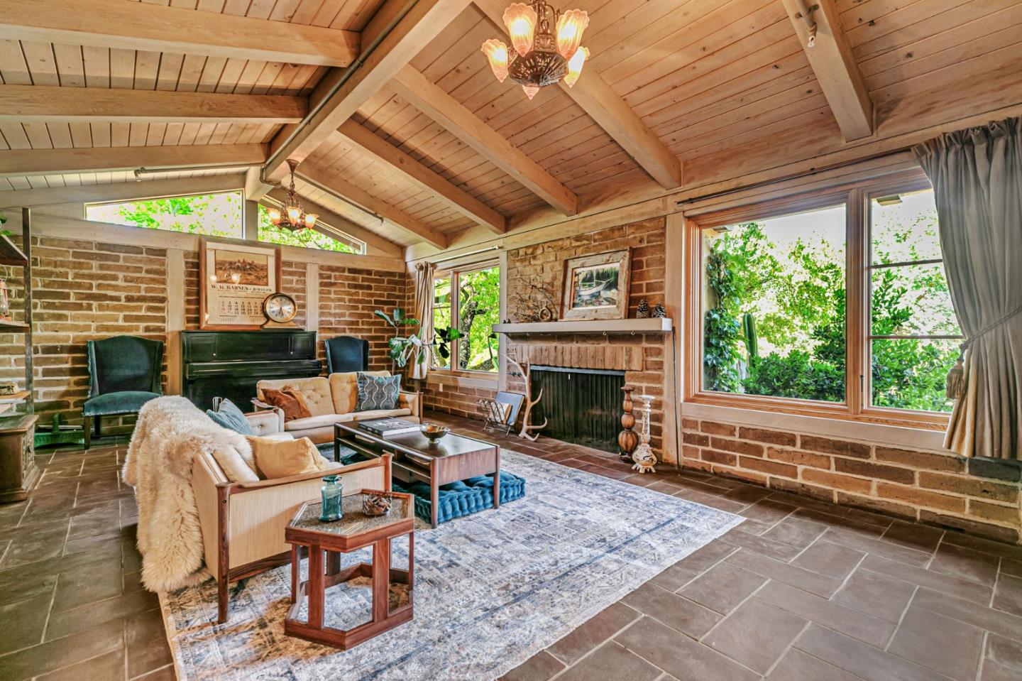 Detail Gallery Image 5 of 37 For 15393 via Caballero, Monte Sereno,  CA 95030 - 5 Beds | 4/1 Baths