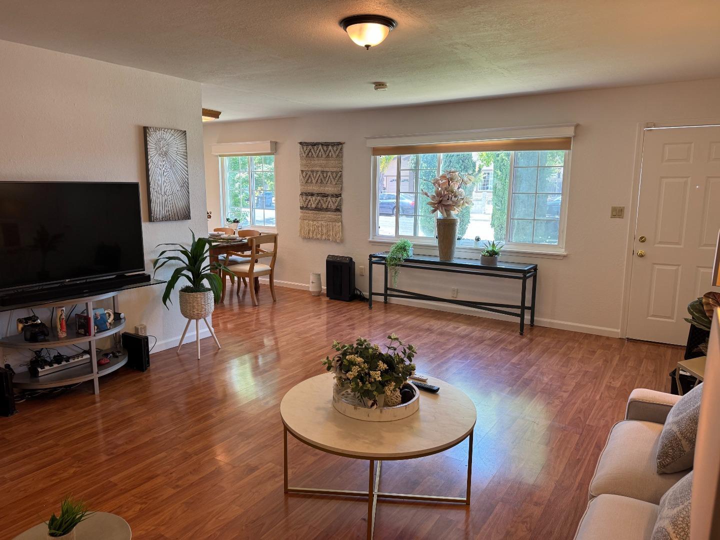 Detail Gallery Image 4 of 19 For 3268 Kilo Ave, San Jose,  CA 95124 - 3 Beds | 1 Baths