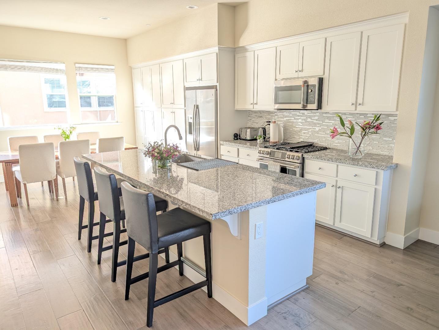 Detail Gallery Image 5 of 23 For 188 Jeffrey Ter, Sunnyvale,  CA 94086 - 4 Beds | 3/1 Baths