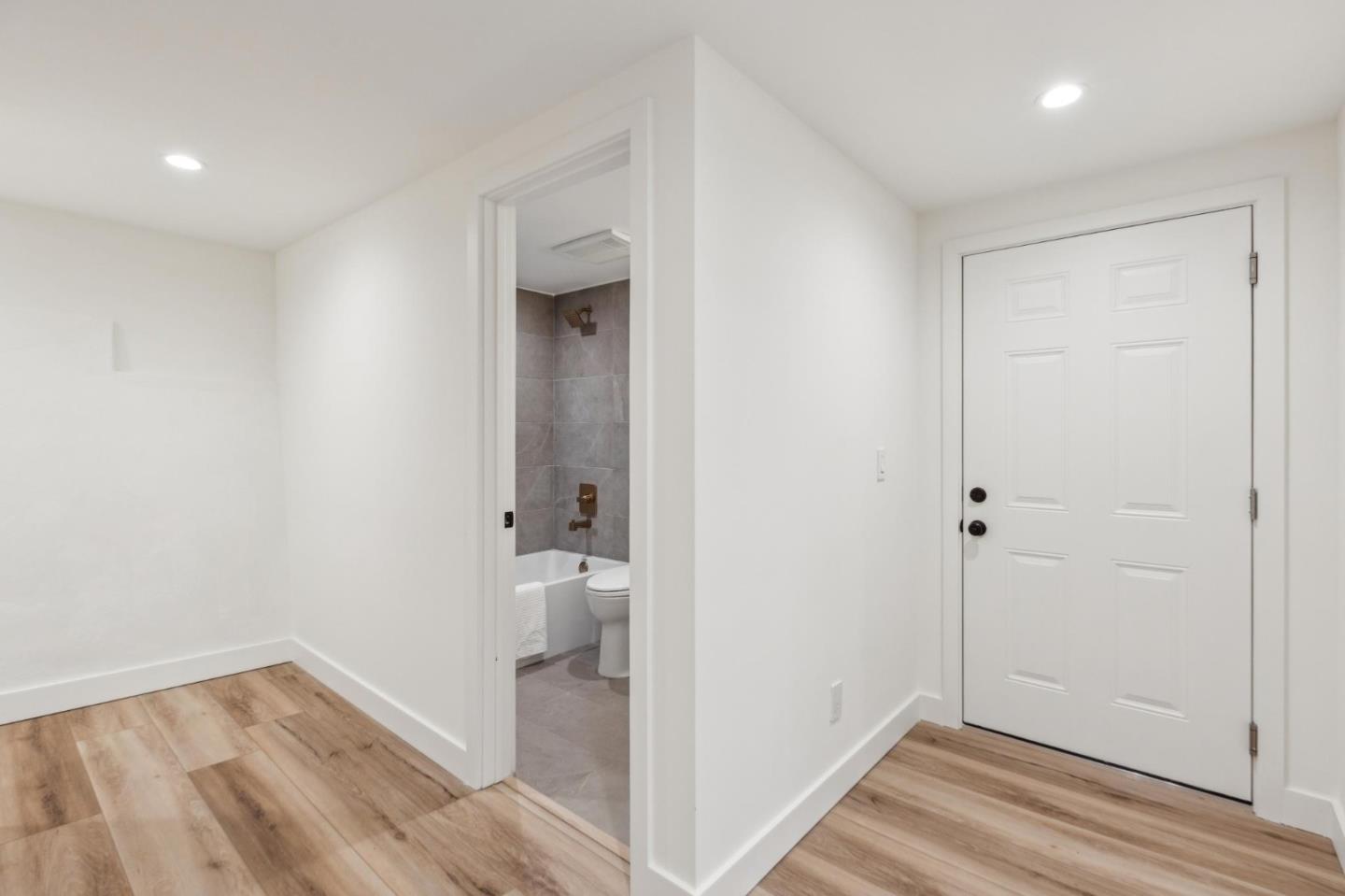 Detail Gallery Image 91 of 139 For 260 Curtis St, San Francisco,  CA 94112 - 3 Beds | 3 Baths