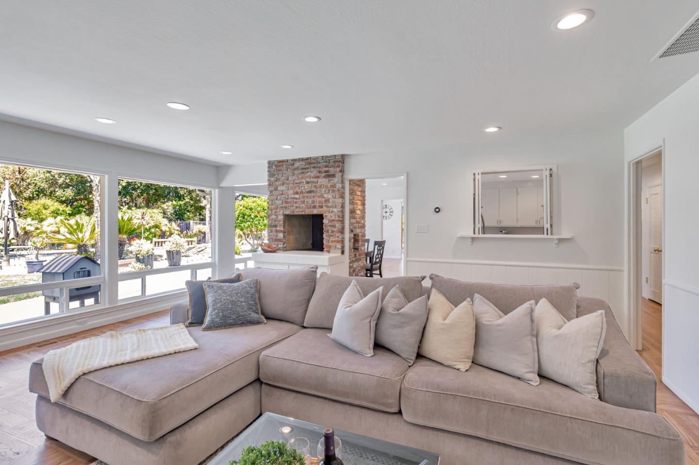 Detail Gallery Image 17 of 76 For 3780 Ralston Ave, Hillsborough,  CA 94010 - 4 Beds | 3 Baths