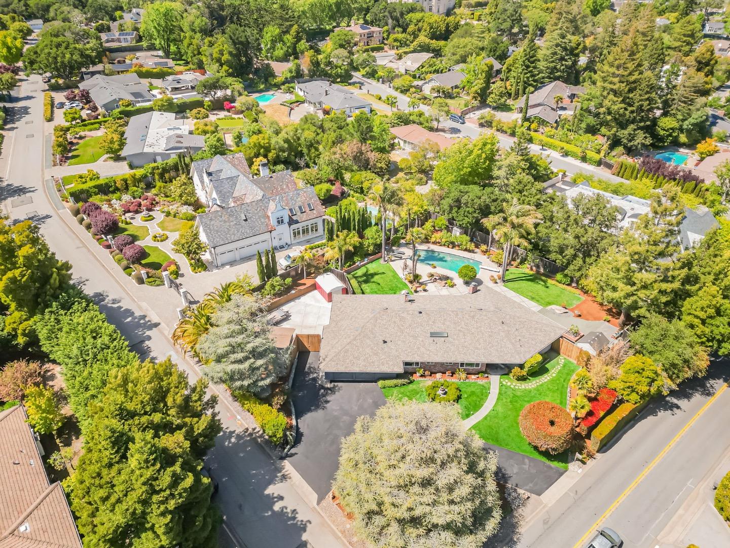 Detail Gallery Image 5 of 76 For 3780 Ralston Ave, Hillsborough,  CA 94010 - 4 Beds | 3 Baths