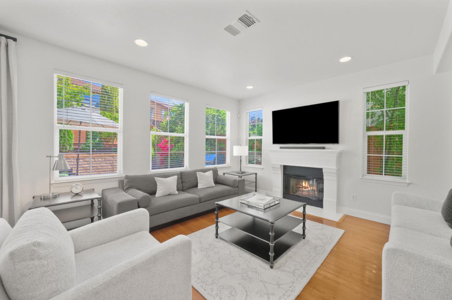 Detail Gallery Image 10 of 55 For 7128 Cerro Crest Dr, San Jose,  CA 95138 - 4 Beds | 2/1 Baths
