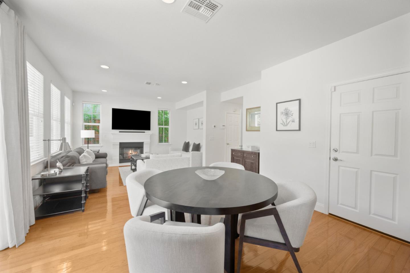 Detail Gallery Image 12 of 55 For 7128 Cerro Crest Dr, San Jose,  CA 95138 - 4 Beds | 2/1 Baths
