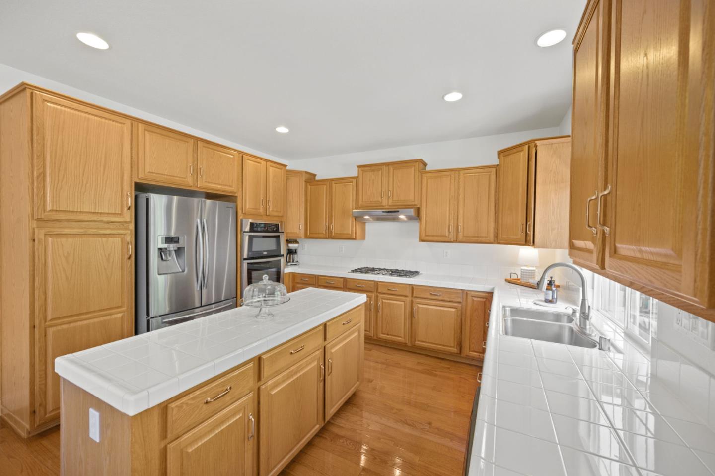 Detail Gallery Image 15 of 55 For 7128 Cerro Crest Dr, San Jose,  CA 95138 - 4 Beds | 2/1 Baths
