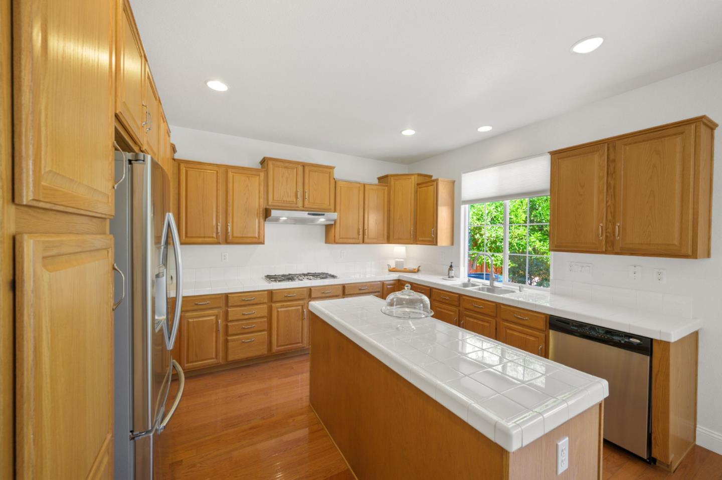 Detail Gallery Image 16 of 55 For 7128 Cerro Crest Dr, San Jose,  CA 95138 - 4 Beds | 2/1 Baths