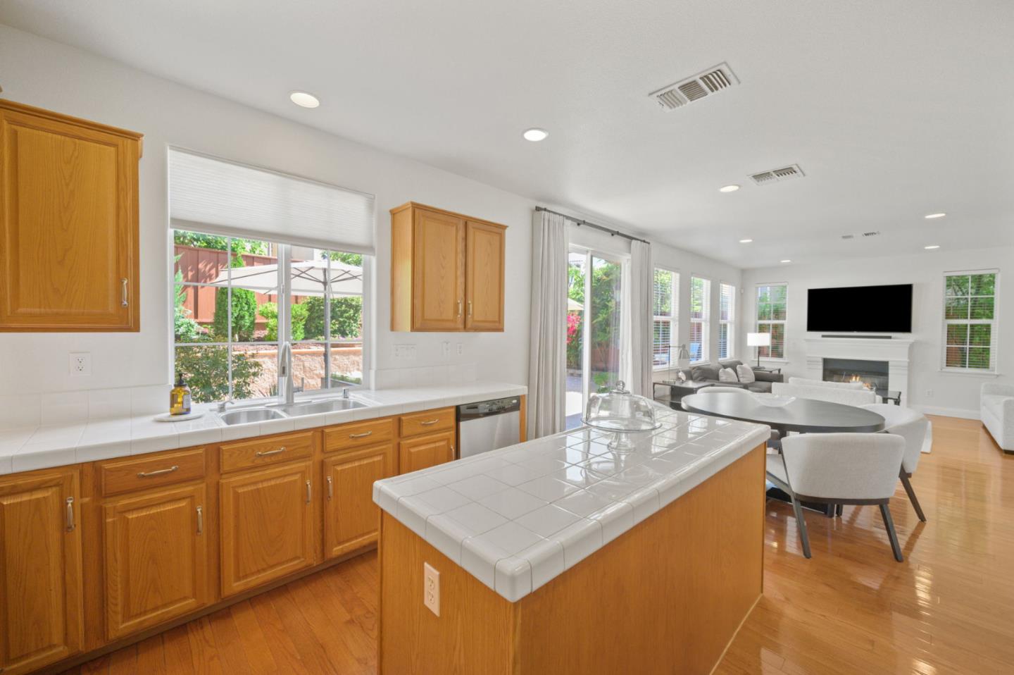 Detail Gallery Image 19 of 55 For 7128 Cerro Crest Dr, San Jose,  CA 95138 - 4 Beds | 2/1 Baths