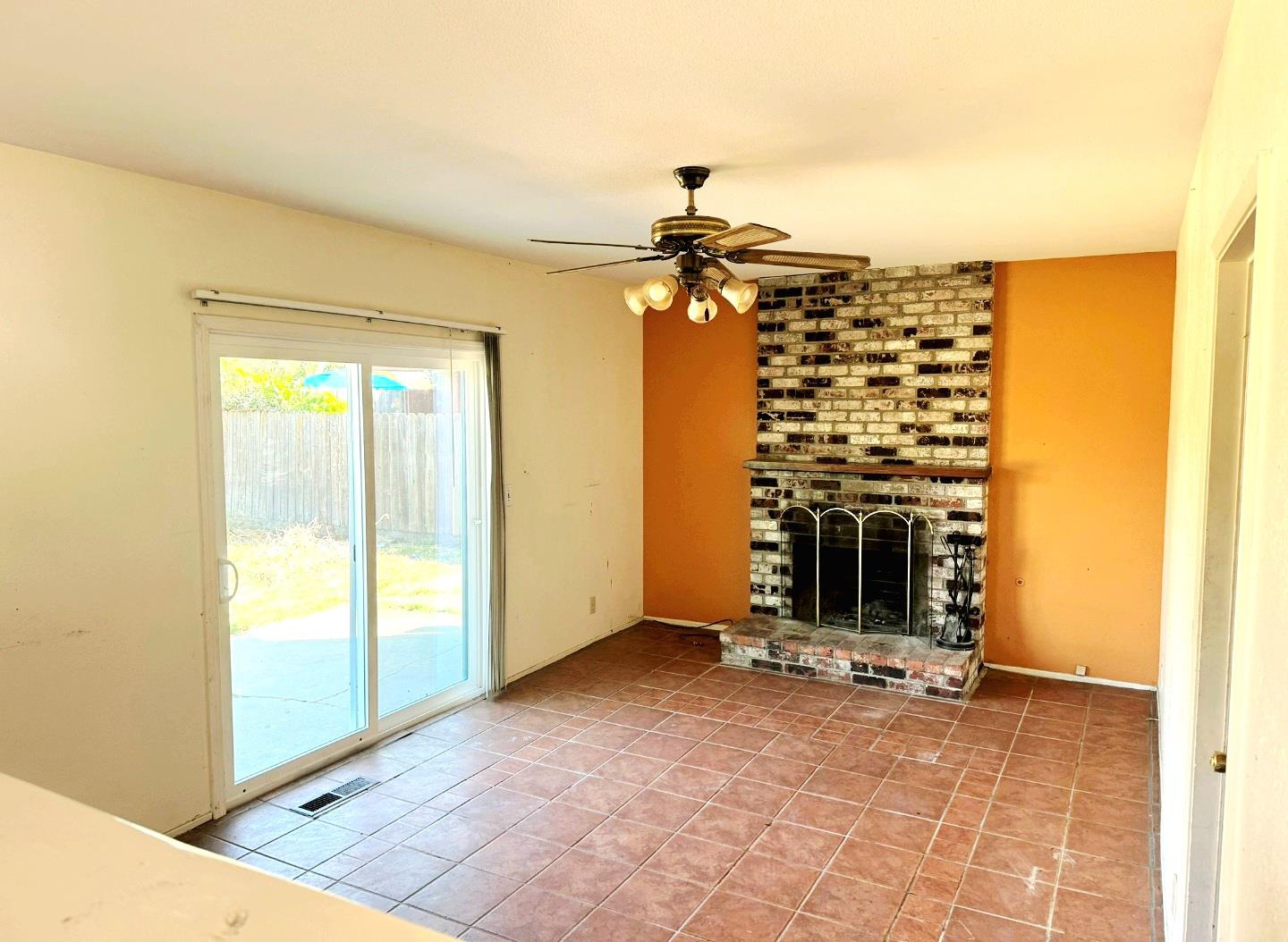 Detail Gallery Image 2 of 14 For 3122 Belmira Rd, Atwater,  CA 95301 - 3 Beds | 2 Baths