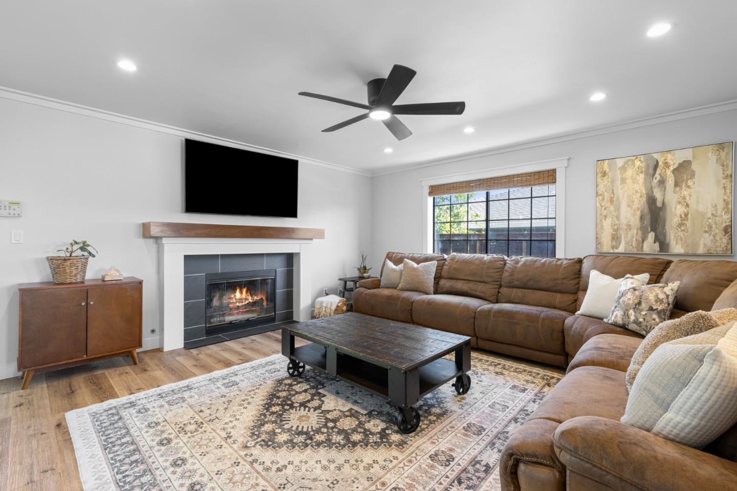 Detail Gallery Image 15 of 98 For 1851 Severinsen St, Hollister,  CA 95023 - 4 Beds | 2/1 Baths