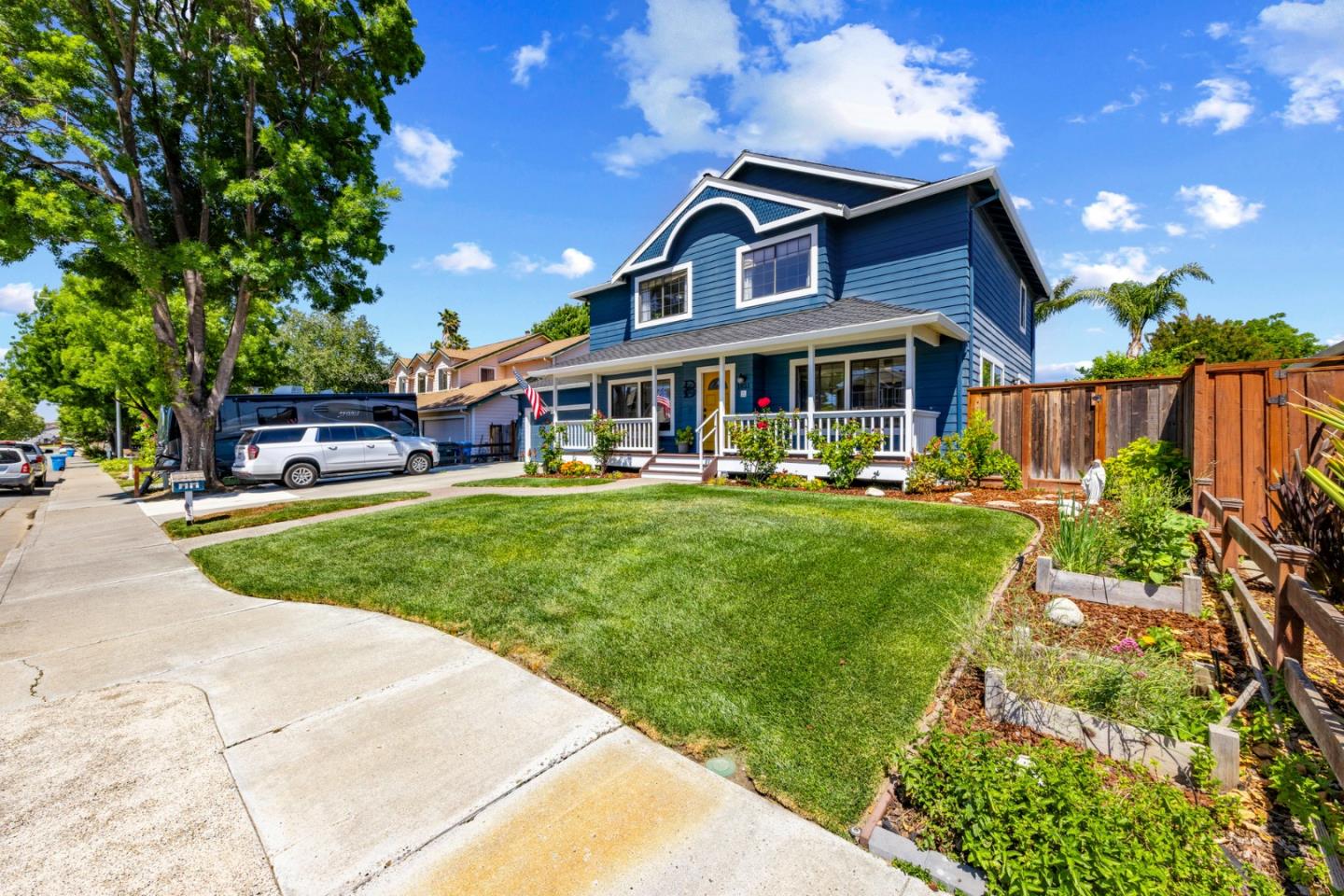 Detail Gallery Image 5 of 98 For 1851 Severinsen St, Hollister,  CA 95023 - 4 Beds | 2/1 Baths
