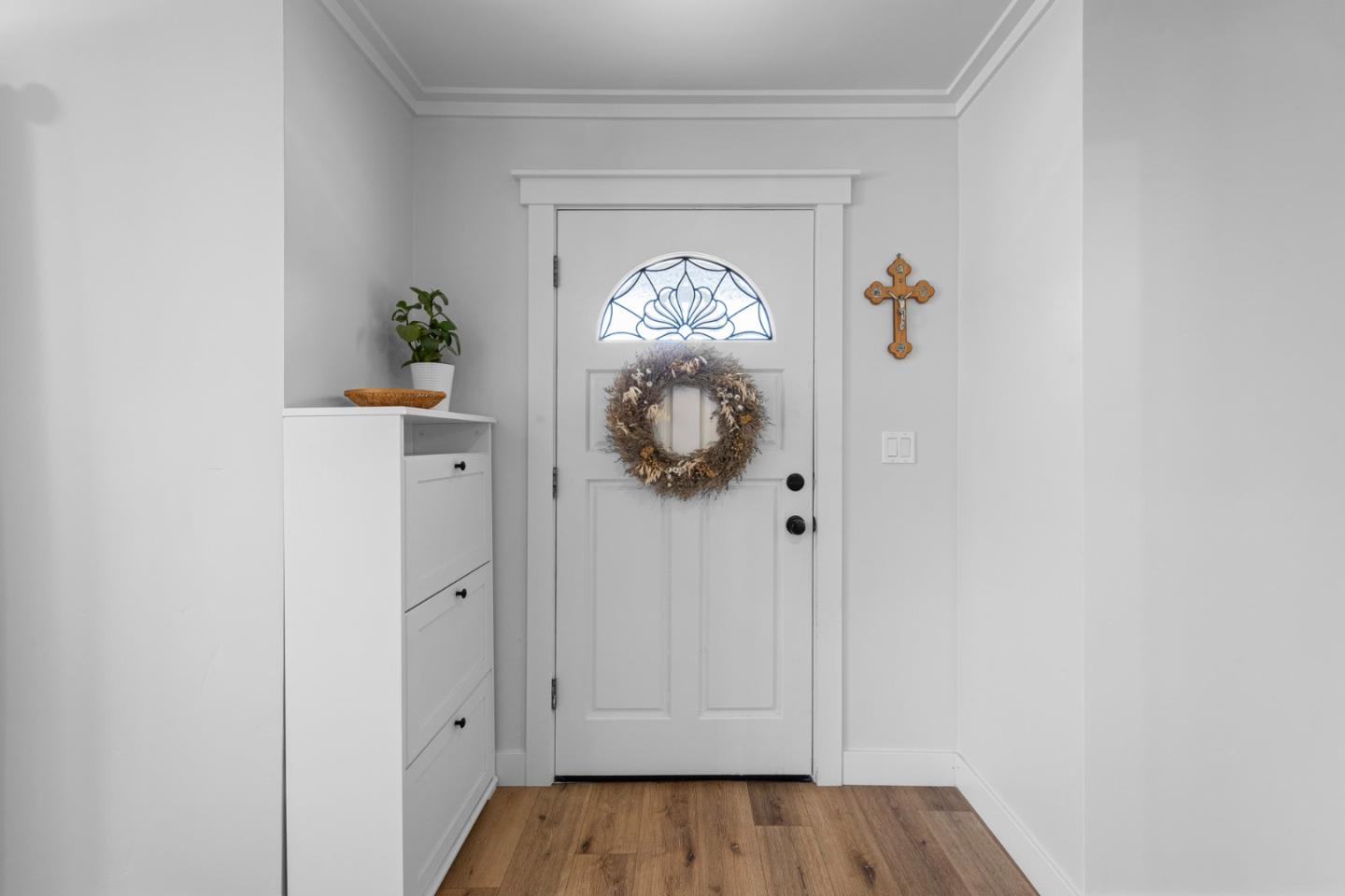 Detail Gallery Image 8 of 98 For 1851 Severinsen St, Hollister,  CA 95023 - 4 Beds | 2/1 Baths