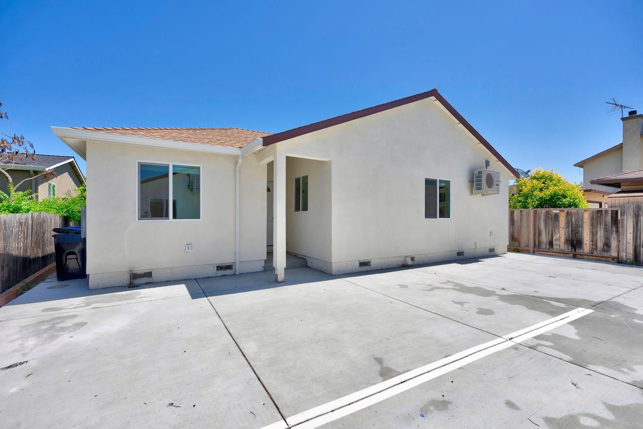Detail Gallery Image 2 of 44 For 264 N 34th St, San Jose,  CA 95116 - 8 Beds | 4 Baths