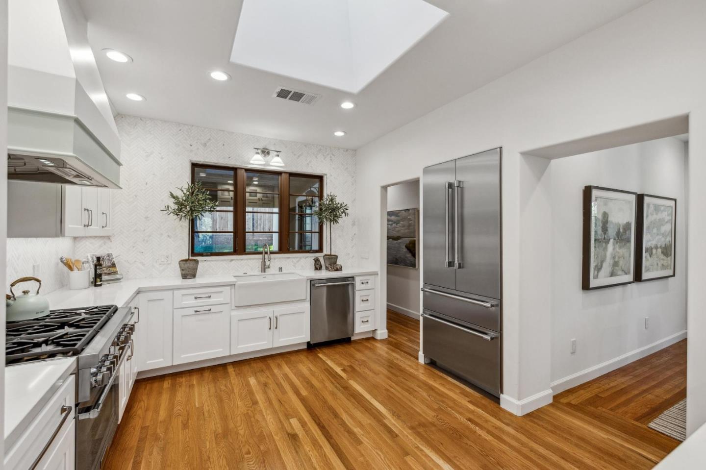 Detail Gallery Image 26 of 93 For 138 Valdeflores Dr, Burlingame,  CA 94010 - 4 Beds | 3/1 Baths